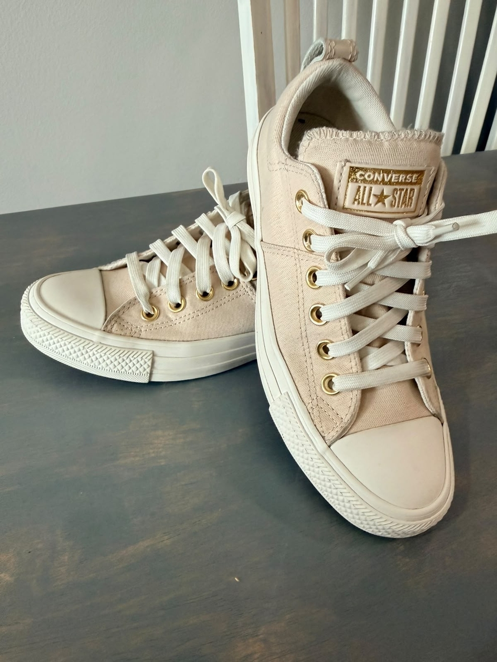 Converse Women's Low-Top Sneakers in Light Beige with Gold Accents